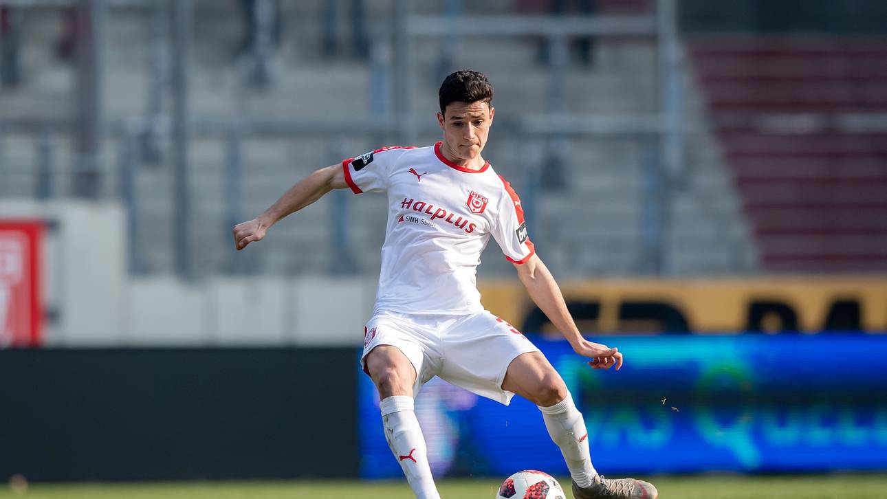 Halle springt auf Relegationsplatz