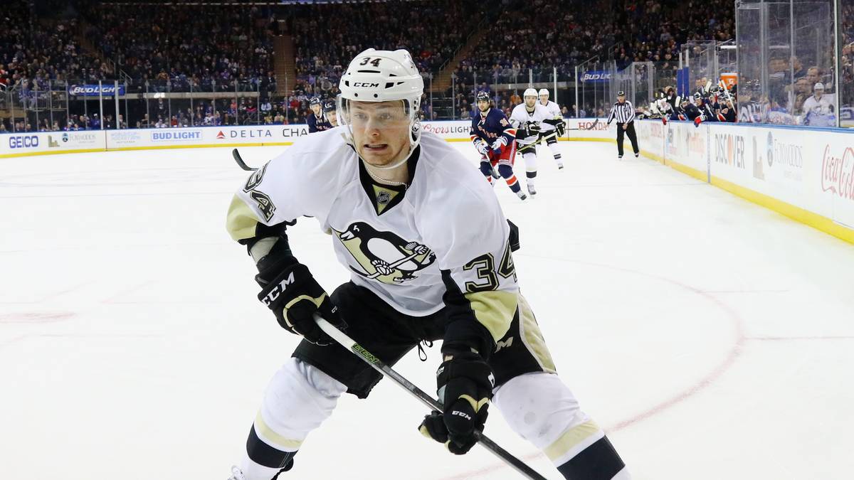 TOM KÜHNHACKL: Vor fünf Monaten spielte der Sohn der deutschen Eishockey-Legende Erich Kühnhackl noch für Wilkes-Barre/Scranton, das Farmteam der Pittsburgh Penguins in der AHL