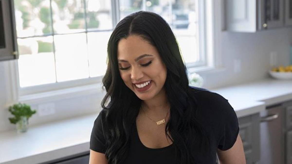 Stephen Curry hat auch neben dem Court einen Treffer gelandet. Seine Ehefrau Ayesha Curry lernte er schon im Sandkasten kennen, später gingen sie zusammen an die kleine Uni Davidson. Sie haben drei Kinder und sind seit 2011 verheiratet