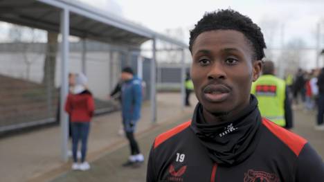 Nathan Tella spricht über seine Erfahrungen in der Bundesliga, die Saison von Bayer Leverkusen, und ein paar Anekdoten zum Sieg gegen den FC Bayern. 