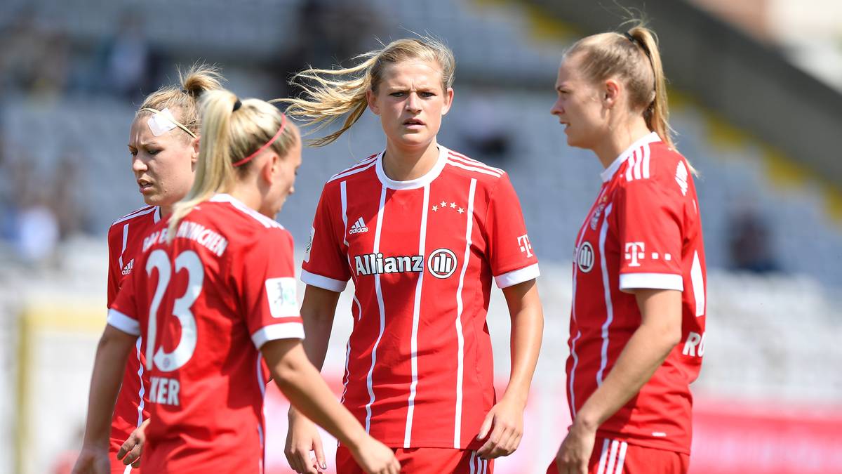 PLATZ 2: FC BAYERN MÜNCHEN - Zweimal in Folge Vizemeister muss reichen - die Bayern-Frauen wollen endlich wieder Meister werden. Für Sasic kein unrealistisches Ziel: "Die Bayern-Frauen haben sich an die Mehrfachbelastung gewöhnt und mit den Transfers von Lina Magull, Kathrin Hendrich und Laura Benkarth ihre Ambitionen unterstrichen."