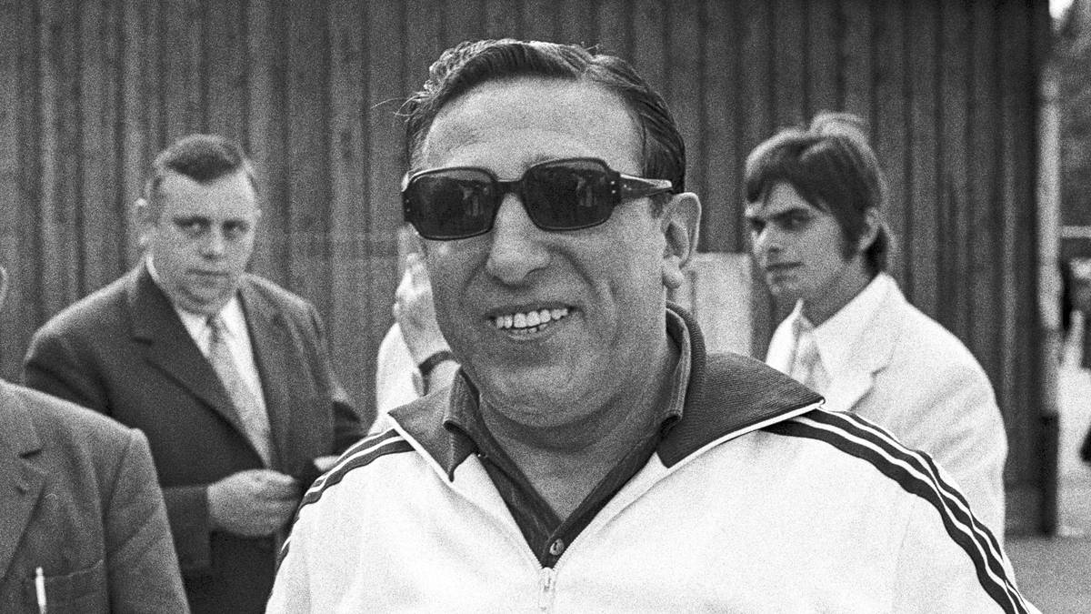PLATZ 6 - FRITZ LANGNER † (67 Jahre, 297 Tage): Debütiert als Spielertrainer beim Eckernförder SV und holt in der Saison 1945/46 die Staffelmeisterschaft in der höchsten Spielklasse im Kreis Kiel. Nach einer Zwischenstation bei Concordia Hamburg gewinnt Langner die Meisterschaft im Westen mit Westfalia Herne. In seiner letzten Saison 1963/64 macht er Günter Netzer in Gladbach zum Stammspieler