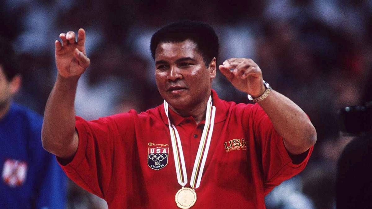 Einige Tage nach seinem Auftritt in Atlanta erhält er seine Goldmedaille von 1960, die er zuvor verloren hatte