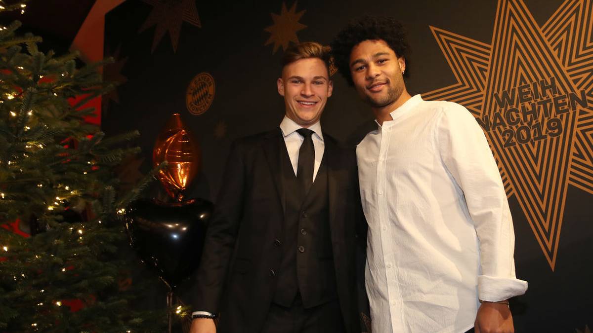 Zeit für ein Kumpel-Foto gibt es natürlich auch. Sowohl für Kimmich und Gnabry...
