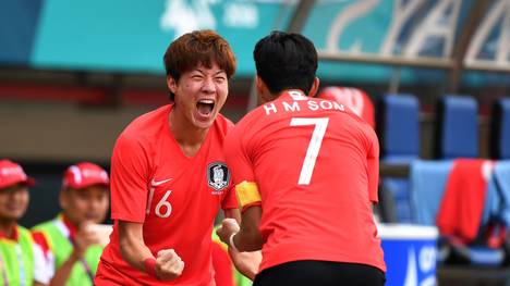 Heung-Min Son (r.) hat mit Südkorea das Fußballturnier der Asienspiele gewonnen