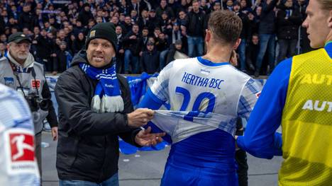 Nach der Niederlage gegen Union Berlin forderten die Fans von Hertha BSC ihre Spieler auf, die Trikots auszuziehen. Wie weit dürfen die Fans gehen?