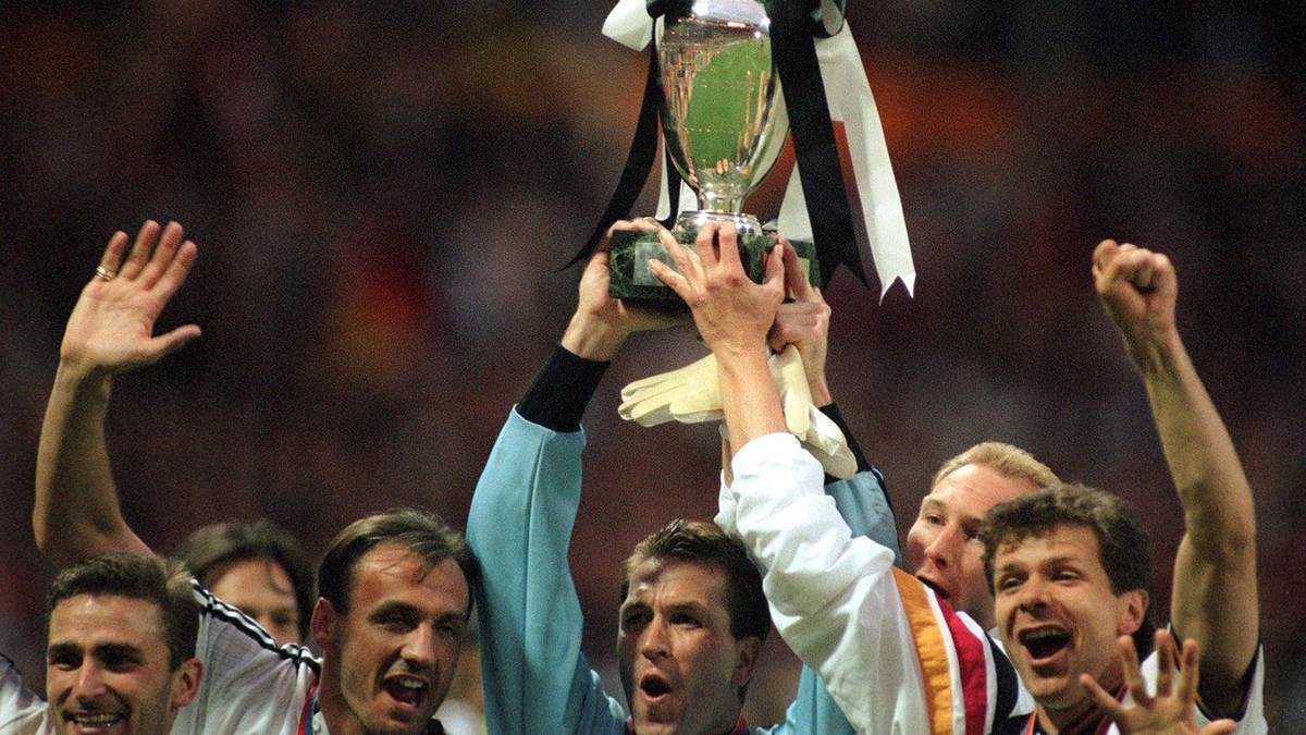 300.000: Sollte Deutschland zum vierten Mal Europameister werden, erhält jeder Spieler 300.000 Euro Prämie vom DFB