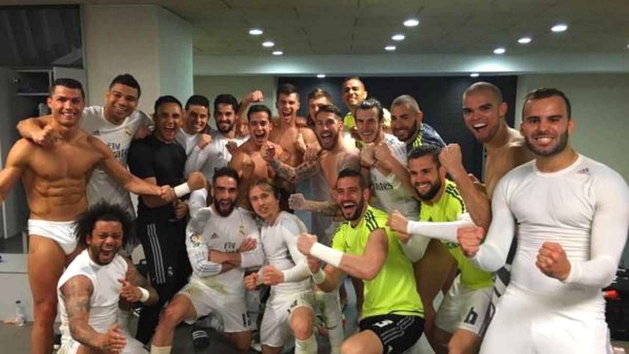 Ronaldo teilt Ruhm und feiert halbnackt