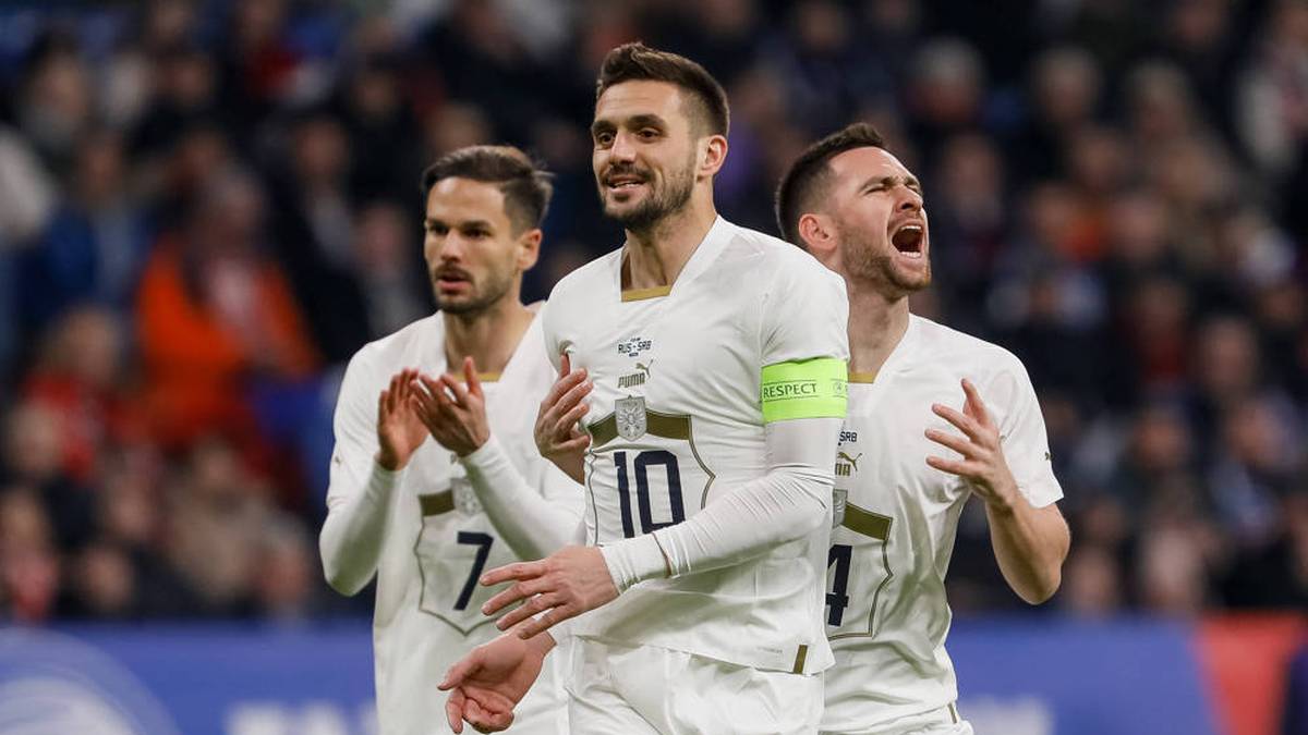 Serbien: "Orlovi" (die Adler), wahlweise: "Beli Orlovi" (die weißen Adler) - benannt nach dem doppelköpfigen Adler in der Nationalflagge