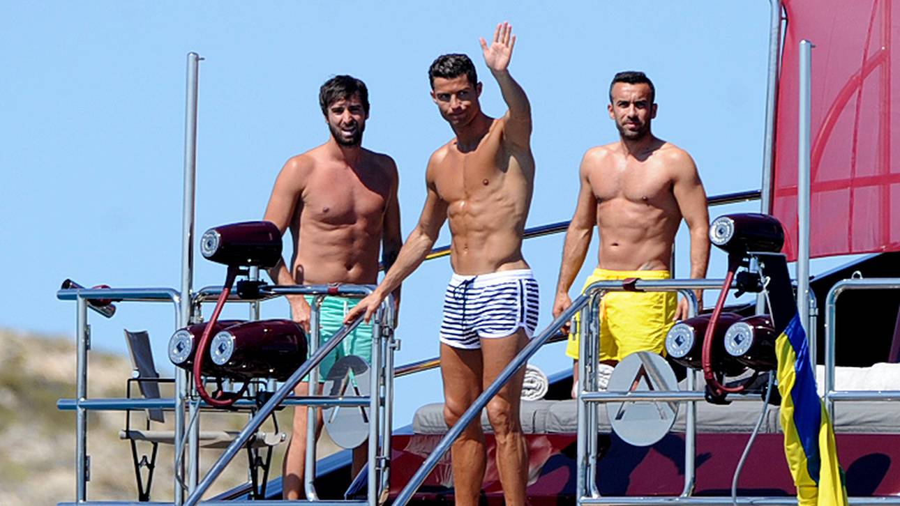 Ronaldo relaxt im Zebra-Höschen