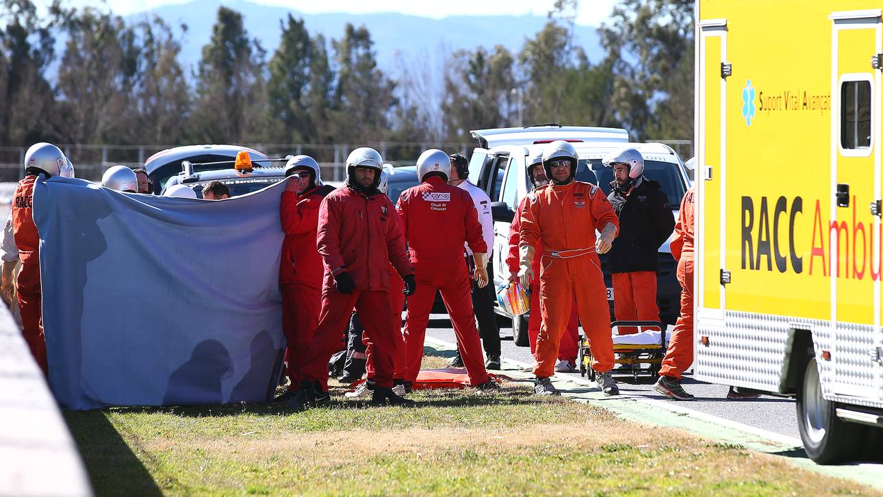 Alonso mit Krankenwagen abtransportiert