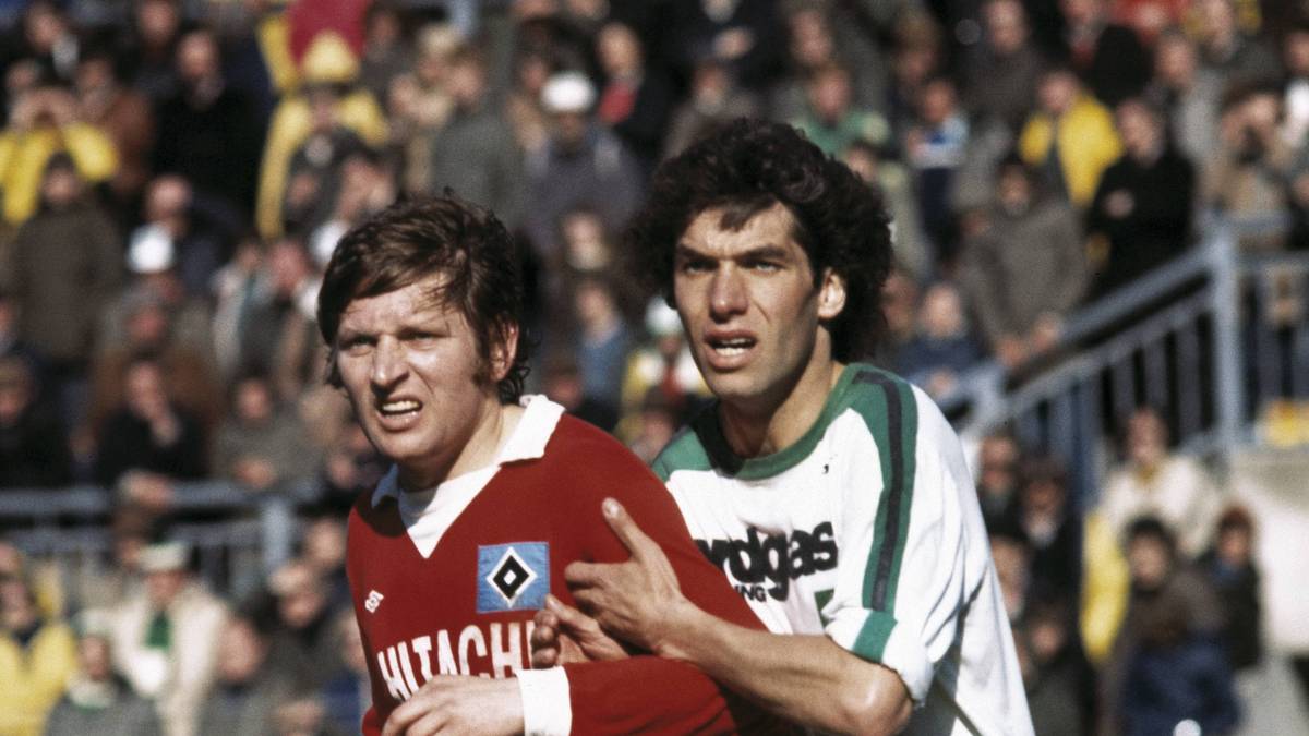 ABWEHR – FRANK SCHÄFFER: Der dunkel gelockte Innenverteidiger war sowohl auf beiden Manndeckerpositionen als auch im defensiven Mittelfeld eine wichtige Option während der glorreichen Mittsiebziger. War dreimal Meister und zweimal Uefa-Cup-Sieger mit der Borussia. Im letzten Meisterjahr 1977 mit 27 Einsätzen