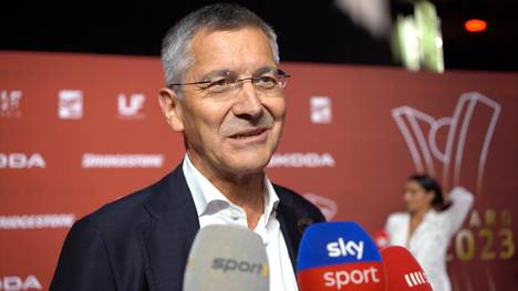 Bayern-Boss Herbert Hainer gibt bei dem SPORT BILD-Award ein Update zum verletztem Torhüter Manuel Neuer.