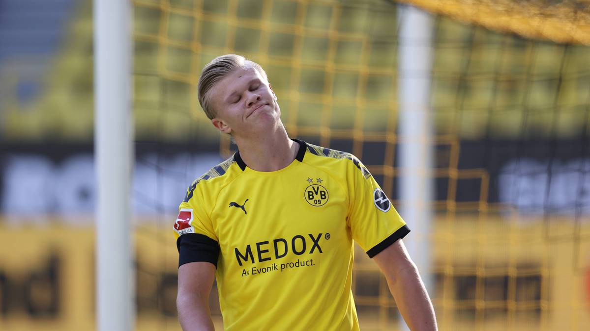 Erling Haaland musste im Bundesliga-Topspiel gegen den FC Bayern München wegen einer Knieverletzung vorzeitig vom Feld. Ein genauerer Blick auf die TV-Aufnahmen hat inzwischen deutlich gemacht, dass der Grund ein kurioser war