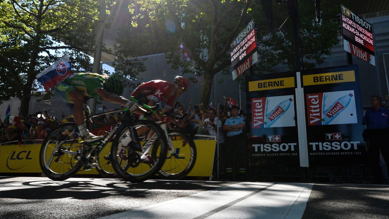 Sagan gewinnt irres Fotofinish