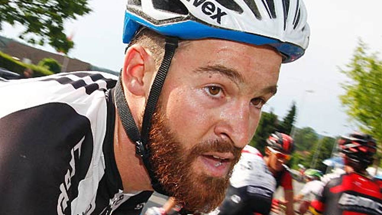 Polizei fährt Profis an