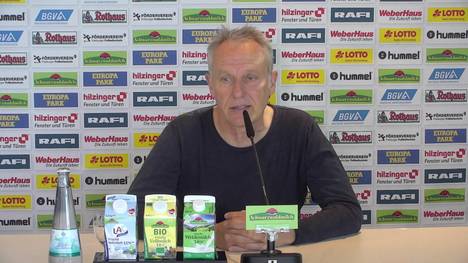 Freiburgs Trainer Christian Streich spricht fast gespalten über die über Vor- und Nachteile der Geisterspiele im Zuge der Corona-Pandemie. Die Verdachtsmeldung, dass wohl im Zusammenhang mit einem Champions-League-Spiel 41 Menschen an Covid-19 verstarben, bestürzt den Chefcoach zudem. 
