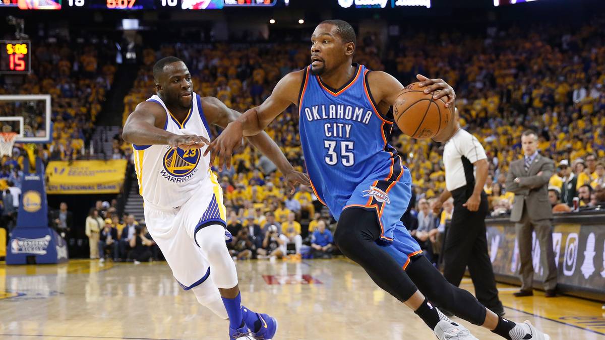 Seitdem er 2007 gedraftet wurde, spielt Kevin Durant für die Oklahoma City Thunder. MVP- und Scoring-Krone hat er bereits abgesahnt, ein NBA-Titel blieb dem "Slim Reaper" allerdings bislang verwehrt. In einer hochdramatischen Conference-Final-Serie gegen die Golden State Warriors gaben seine Thunder eine 3:1-Führung ab und schieden erneut vor dem Finale aus den Playoffs aus