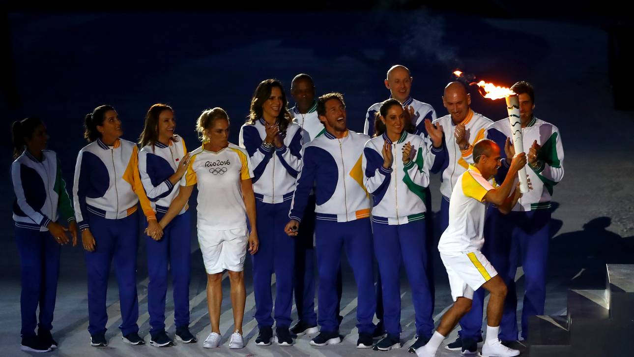 Pechvogel von Athen entzündet Feuer