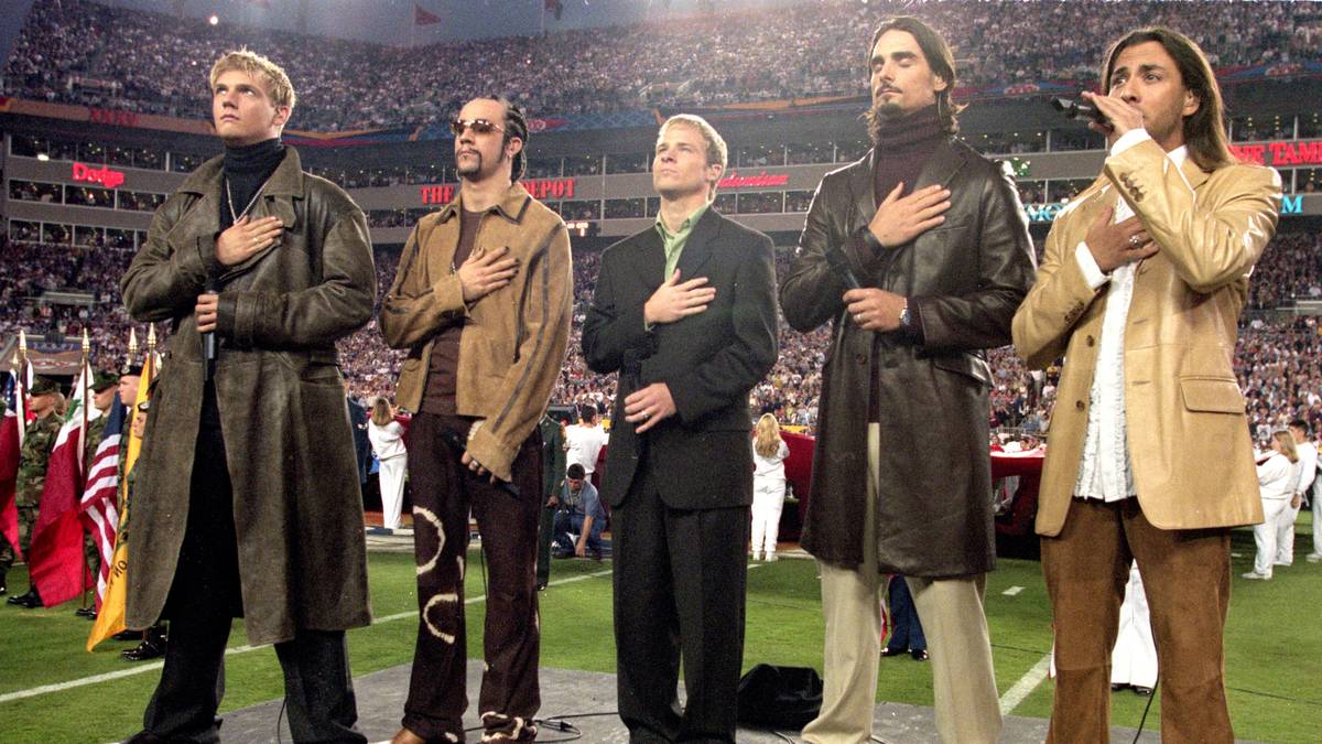 Davor geben bereits die Backstreet Boys die Nationalhymne zum Besten 