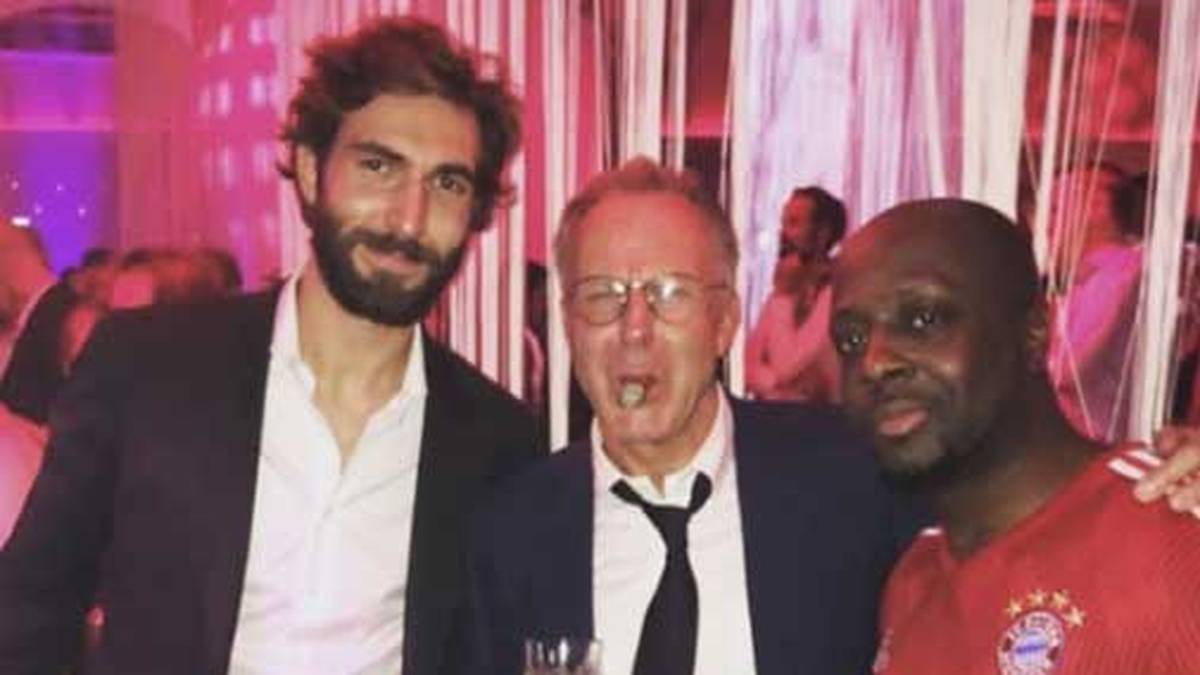 Dieses Bild mit Rummenigge (M.) und dessen Sohn Henry postete Wyclef Jean später noch auf seinem Instagram-Account