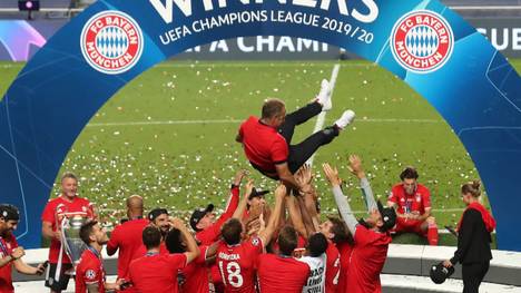 Jürgen Klopp hat sich beeindruckt von Hansi Flicks Trainerleistung beim FC Bayern gezeigt.