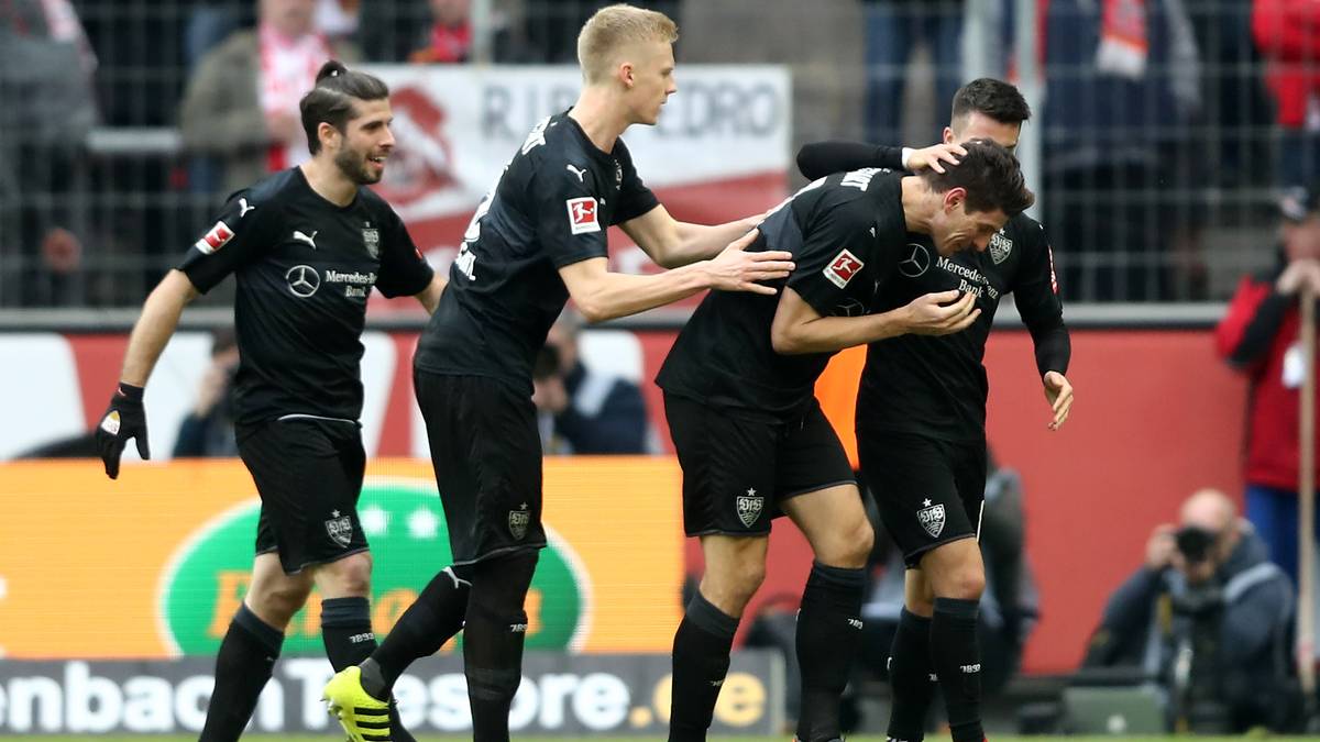 Mario Gomez besorgt mit seinen beiden Toren die Wende für die Schwaben