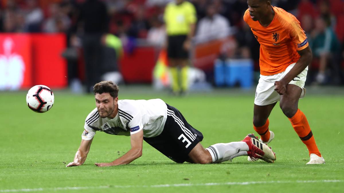 JONAS HECTOR: Der Kölner bekam den Vorzug vor Nico Schulz. Nach vorne kam nicht viel von ihm, viele Oranje-Angriffe liefen über seine Seite. Rempelte beim Gegentor auch mit Hummels zusammen. Wurde in der zweiten Hälfte offensiver, jedoch ohne Erfolg. Insgesamt eine enttäuschende Vorstellung. SPORT1-Note: 5