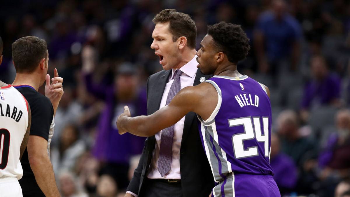 SACRAMENTO KINGS: Letzte Saison verpassten die Kings als Überraschungsteam nur knapp die Playoffs. In diesem Jahr sollten viele Rollenspieler den nächsten Schritt ermöglichen - bislang gilt aber 'Außer Spesen nichts gewesen!' Lediglich zwei Siege stehen aus den ersten sieben Spielen zu Buche. Dazu belasten die Rollenspieler den Salary Cap und erschweren so die Vertragsverhandlungen mit Leistungsträgern wie Buddy Hield oder Bogdan Bogdanovic