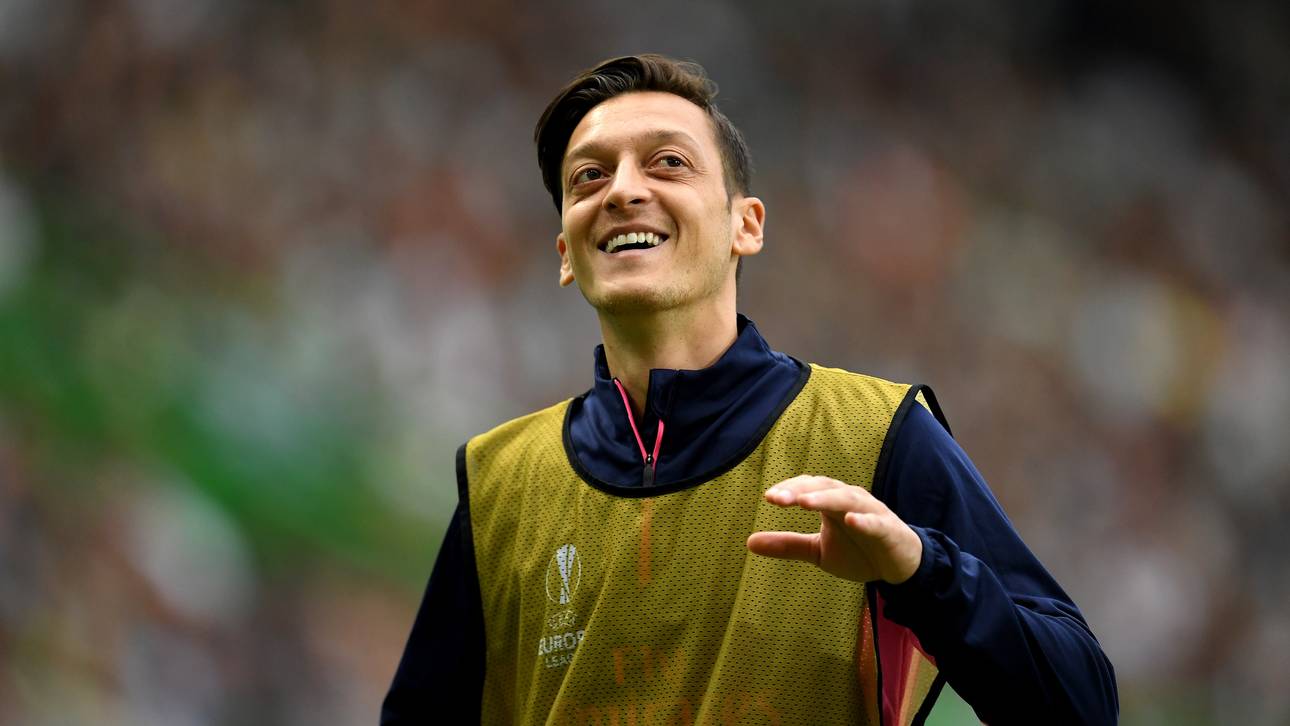 Özil überrascht Fan aus Kenia