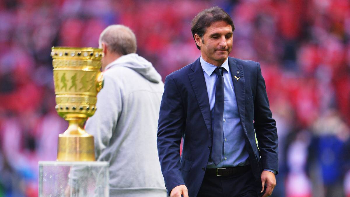 BRUNO LABBADIA (12.12. 2010 - 25.8.2013): Es kommt Bruno Labbadia, und mit ihm so etwas wie Konstanz in den Klub. Er führt den VfB auf die Plätze zwölf, sechs und zwölf und in der Saison 2012/2013 sogar ins Pokalfinale. Näher war der VfB seit 2007 nicht mehr an einem Titel dran. Das Endspiel verlieren die Schwaben jedoch gegen den FC Bayern