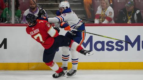 Leon Draisaitl von den Edmonton Oilers leistete sich in den NHL-Finals gegen die Florida Panthers ein übles Foul gegen Dmitry Kulikov