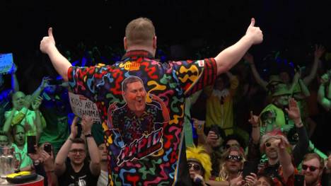 Ricky Evans ist bekannt für seine verrückten Walk-ons und sorgt in Göttingen wieder für einen stimmungsvollen Auftritt vor seinem Spiel gegen Dave Chisnall.