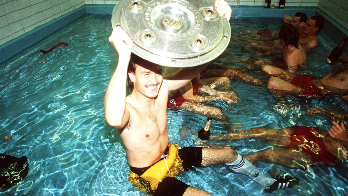 RAIMOND AUMANN: Schon zu Pfaffs Zeiten strebte ein junger Augsburger nach mehr. Und die Saison 1984/1985 begann Bayern mit dem damals 20 Jahre alten Aumann als Nummer eins - ehe der sich das Kreuzbandriss riss und Pfaff zurück ins Tor ging