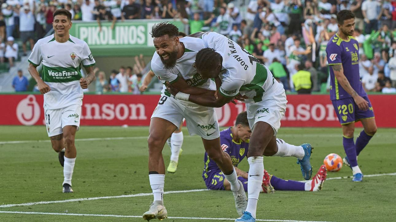 Elche steigt in La Liga auf