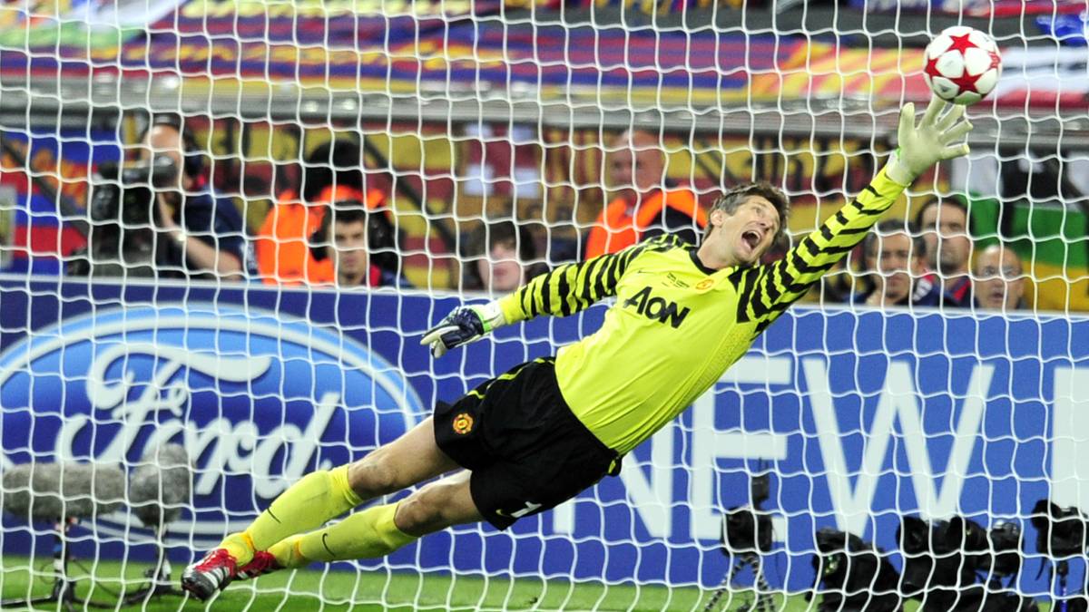 Ab 2005 fischte der Niederländer Edwin van der Sar die Bälle aus dem Netz von United. Auch er wurde zur Ikone und gewann die Champions League mit Manchester