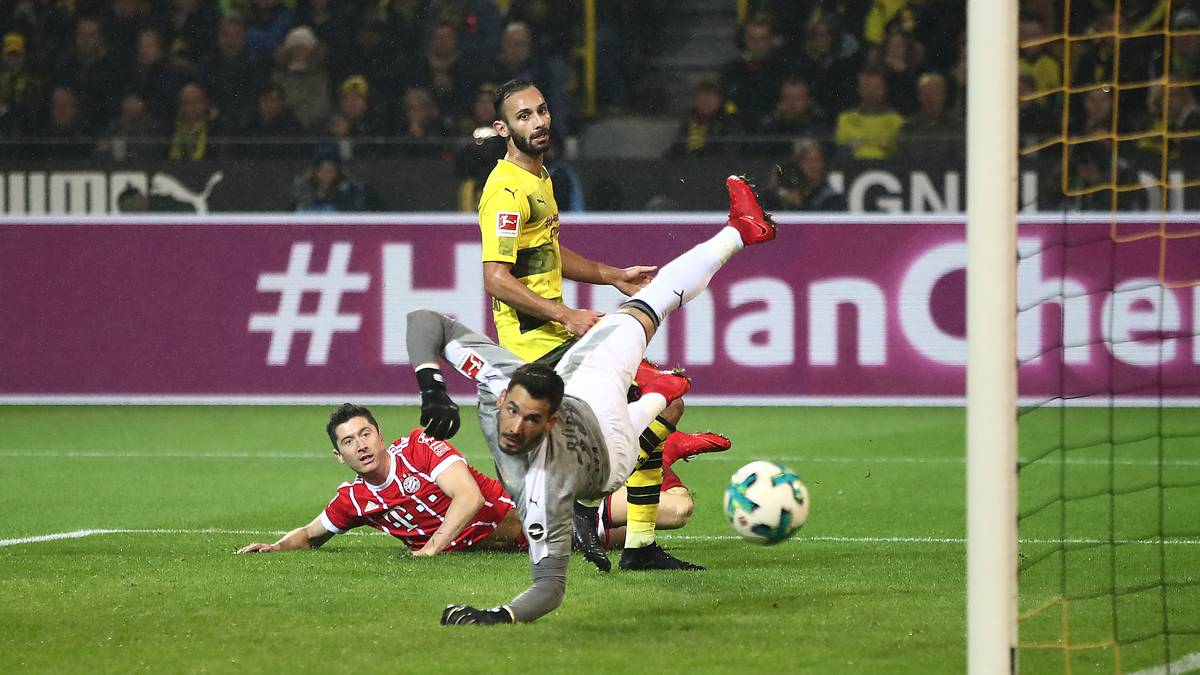 Der Pole hat aber noch nicht genug. Nach einer scharfen Hereingabe von David Alaba will er den Ball mit der Fußspitze ins Tor lenken, er kommt abe rnicht mehr ran. Der Treffer wird Alaba gutgeschrieben