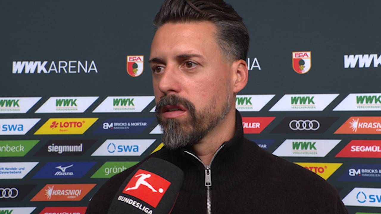 Sandro Wagner reagiert auf Banner der Augsburg-Fans