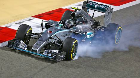 Nico Rosberg von Mercedes bremst beim Großen Preis von Bahrain