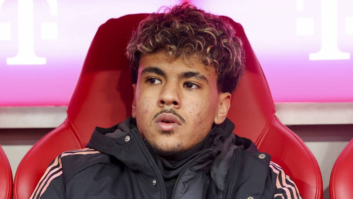 Adam Aznou (zu FC Everton – 9 Mio. Euro Ablöse):
Galt als eines der größten Talente aus dem Campus. Doch Eberl machte klar: "Wir haben mit ihm in der Youth League gespielt, bei den Profis mittrainieren lassen, ihm sogar La-Liga-Erfahrung ermöglicht. Aber als es ernst wurde, wollte er einen anderen Weg gehen. Man kann keinen Hund zum Jagen tragen." 