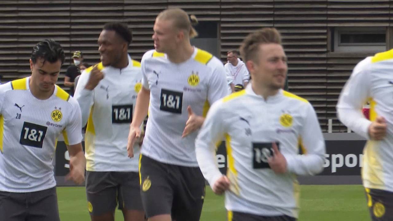 Erling Haaland beschenkt seine Teamkameraden von Borussia Dortmund