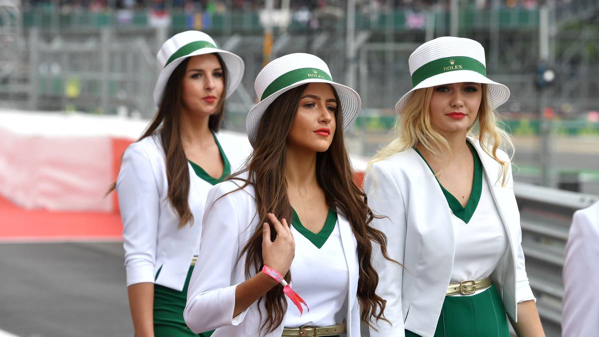 Wohl auch deshalb fällt ihr Outfit eher konservativ aus. Typisch Britisch eben...