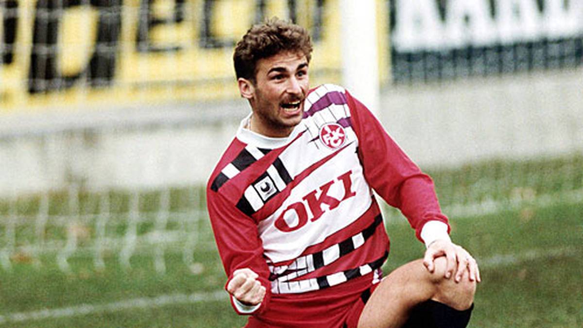 Stefan Kuntz prägte einen besonders kreativen Jubel. 1992 trifft er für den 1. FC Kaiserslautern und packt anschließend die "Säge" aus
