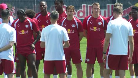 RB Leipzigs Kaderplanung läuft auf Hochtouren: Der Estève-Transfer steht vor dem Abschluss, mehrere Abgänge sind möglich und auch bei potenziellen Neuzugängen wird intensiv sondiert.