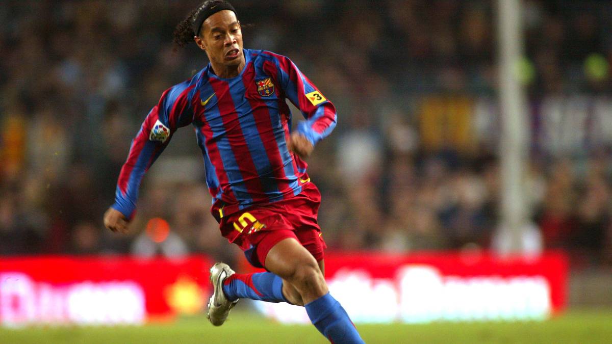 RONALDINHO (2003-2008): Ronaldinho kam im Sommer 2003 nach Barcelona. Am 3. September 2003, bei seinem Ligadebüt im Camp Nou, erzielte er gegen Sevilla gleich ein Traum-Tor