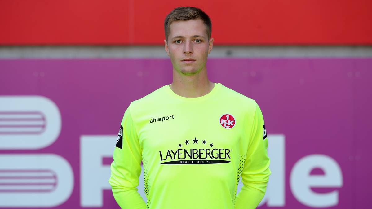 LENNART GRILL - Das neueste Juwel, dem Gerry Ehrmann zu einer großen Karriere verhelfen will. Fand 2016 den Weg von Mainz nach Kaiserslautern. Dort ist er mittlerweile die Nummer eins. Außerdem durchlief der 20-Jährige von der U16 bis zur U19 alle Auswahlteams des DFB    