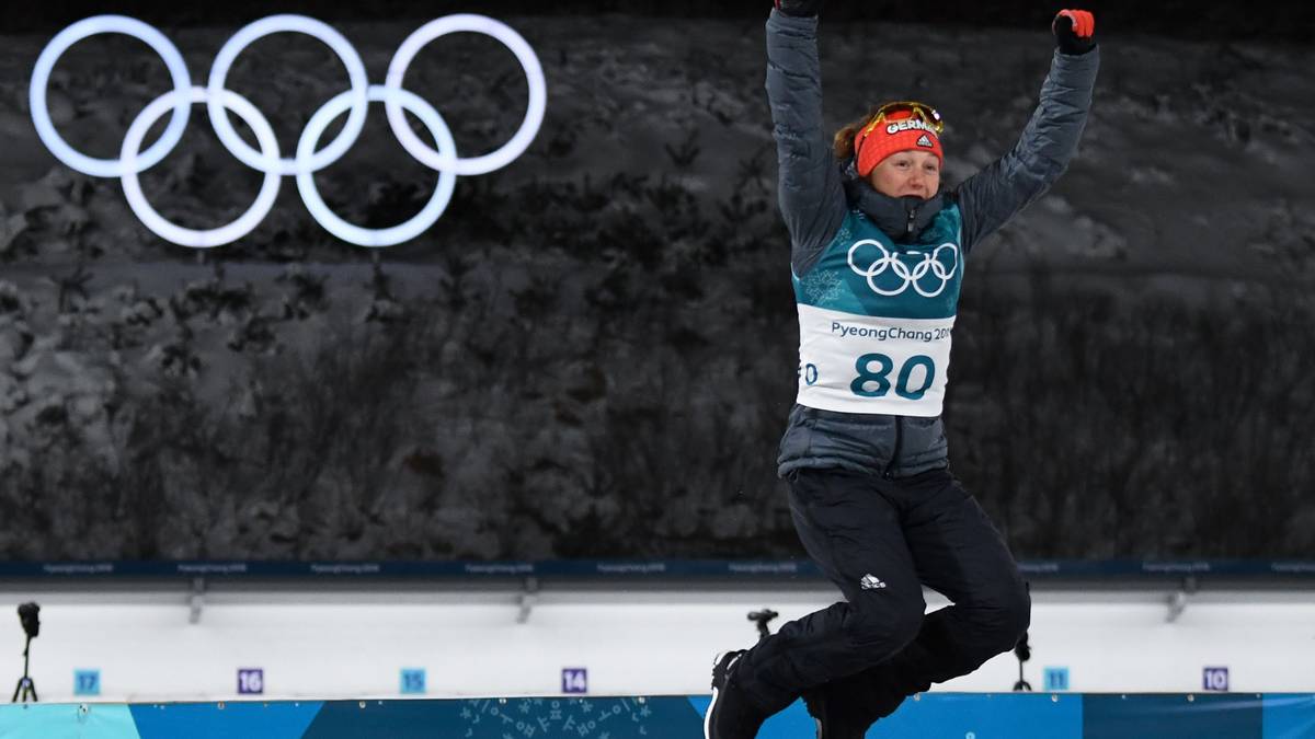 Nach zwei Goldmedaillen reicht es in diesem Rennen "nur" zu Bronze. Aber auch darüber kann sich die Biathletin gehörig freuen