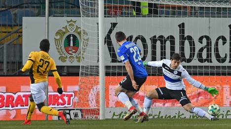 Dresdens Moussa Kone erzielt den 1:1-Ausgleich gegen Bielefeld