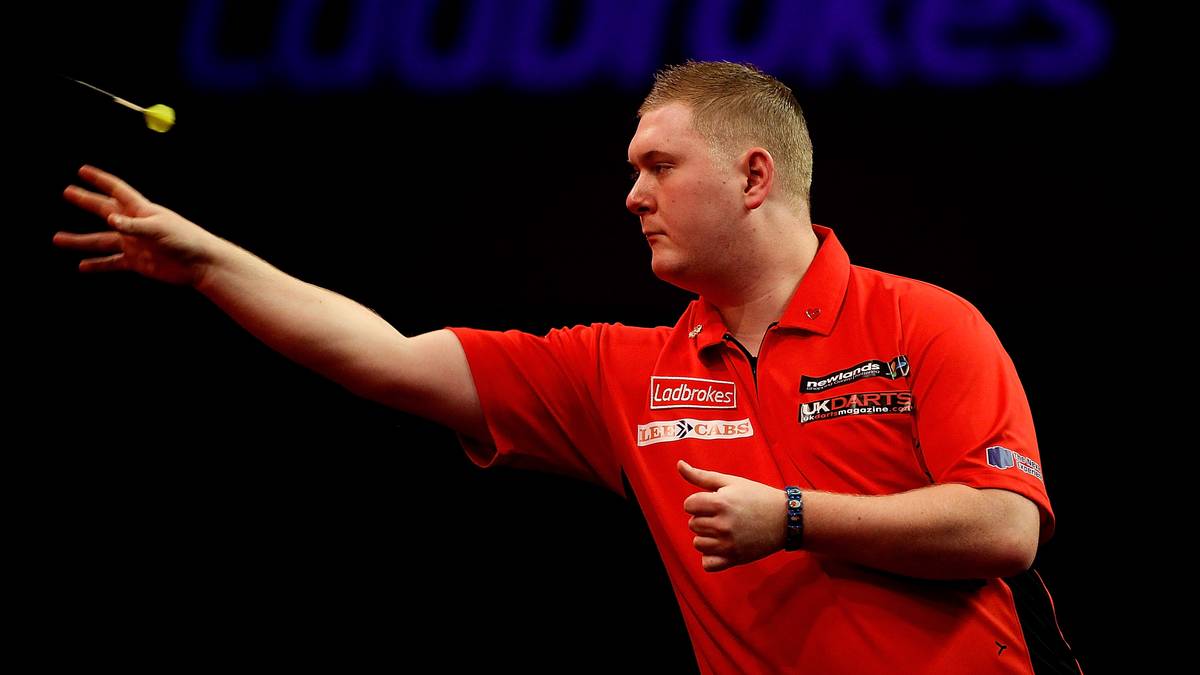 Bei Ricky Evans hingegen müssen die Fans ganz genau hinschauen, wenn sie nichts verpassen wollen. Immerhin ist der 28-jährige Engländer der schnellste Werfer im Feld. Bei der WM 2017 warf er eine 180 in nur 2,16 Sekunden