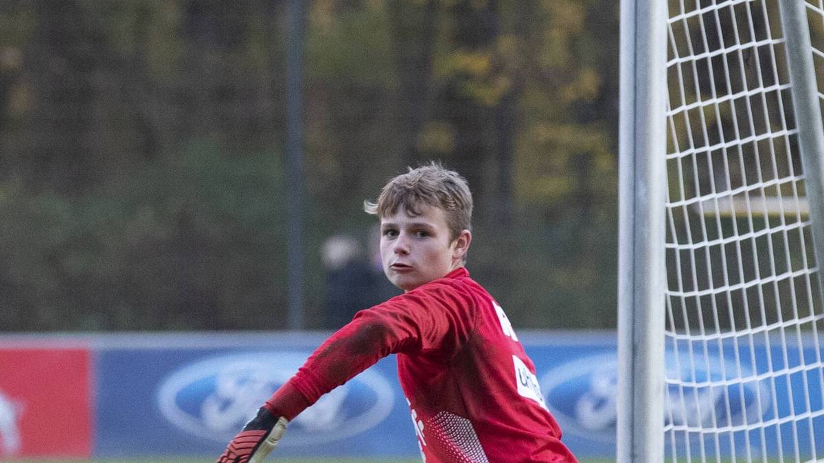Folgende acht Torhüter aus der U15 und U16 waren ebenfalls dabei: U16: Jonas Urbig (1. FC Köln, Bild), Louis Lord (Werder Bremen), Tobias Werdich (VfB Stuttgart), Philipp Schulze (VfL Wolfsburg) - U15: Luca Joel Grimpe (Werder Bremen), Finn Andreas Böhmker (Hamburger SV), Mio Backhaus Werder Bremen), Aki Koch (1. FSV Mainz 05)